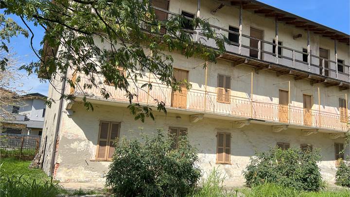 OLEGGIO (NO) -FABBRICATO DA RISTRUTTURARE