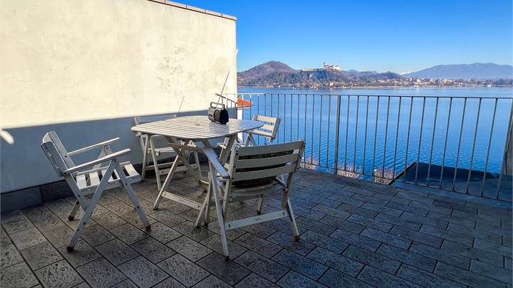 Arona - terra/cielo - centro storico - vista lago