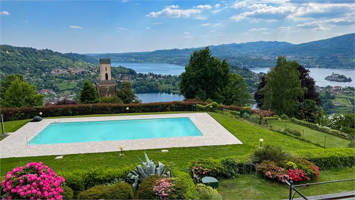 MIASINO - trilocale vista lago in residence con piscina